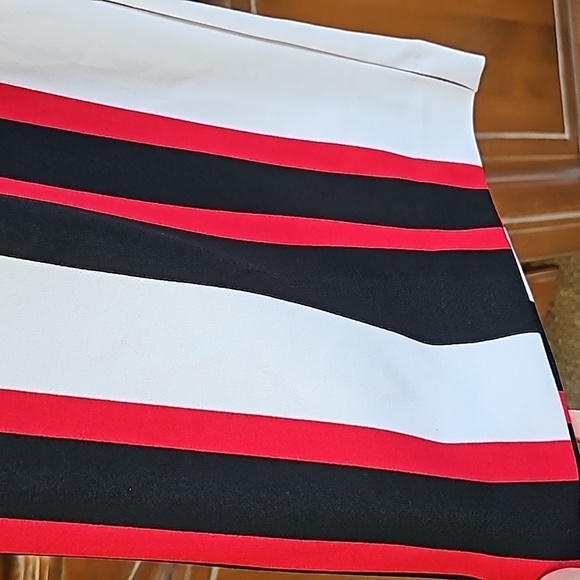 Harve‎ benard women's pull on pants. Medium.  Red, black, and white. Wide leg. - Picture 3 of 7